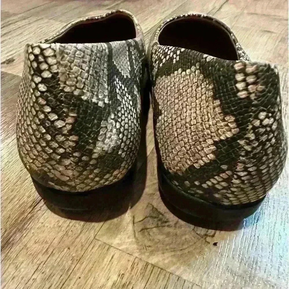 NWOT Reptile print flats size 7 1/2 - Picture 4 of 4
